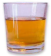 Chris huh, A glass of whisky (wikimedia)